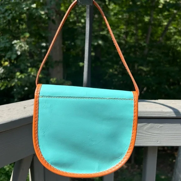 Vera Pelle Aqua Leather Crossbody Travel Bag - Picture 4 of 13